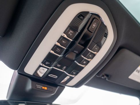 New 2026 Porsche Macan image 23