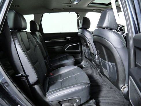 Used 2022 Kia Telluride EX w/ EX Premium Package image 13