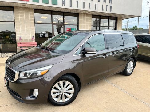 Used 2016 Kia Sedona EX FWD image 2