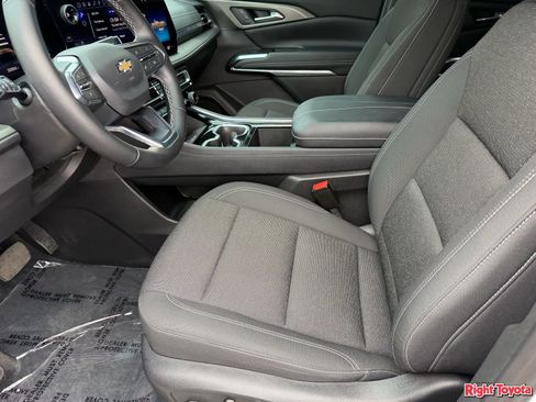 Used 2025 Chevrolet Traverse LT w/ Driver Confidence Package FWD image 21