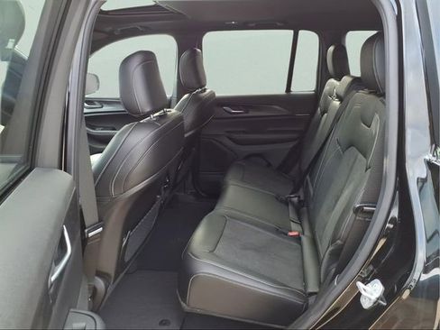 New 2025 Jeep Grand Cherokee Altitude AWD/4WD image 9