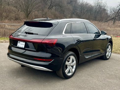 Used 2019 Audi e-tron Premium Plus image 3