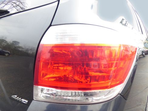 Used 2011 Toyota Highlander 4WD w/ Tech Pkg image 23