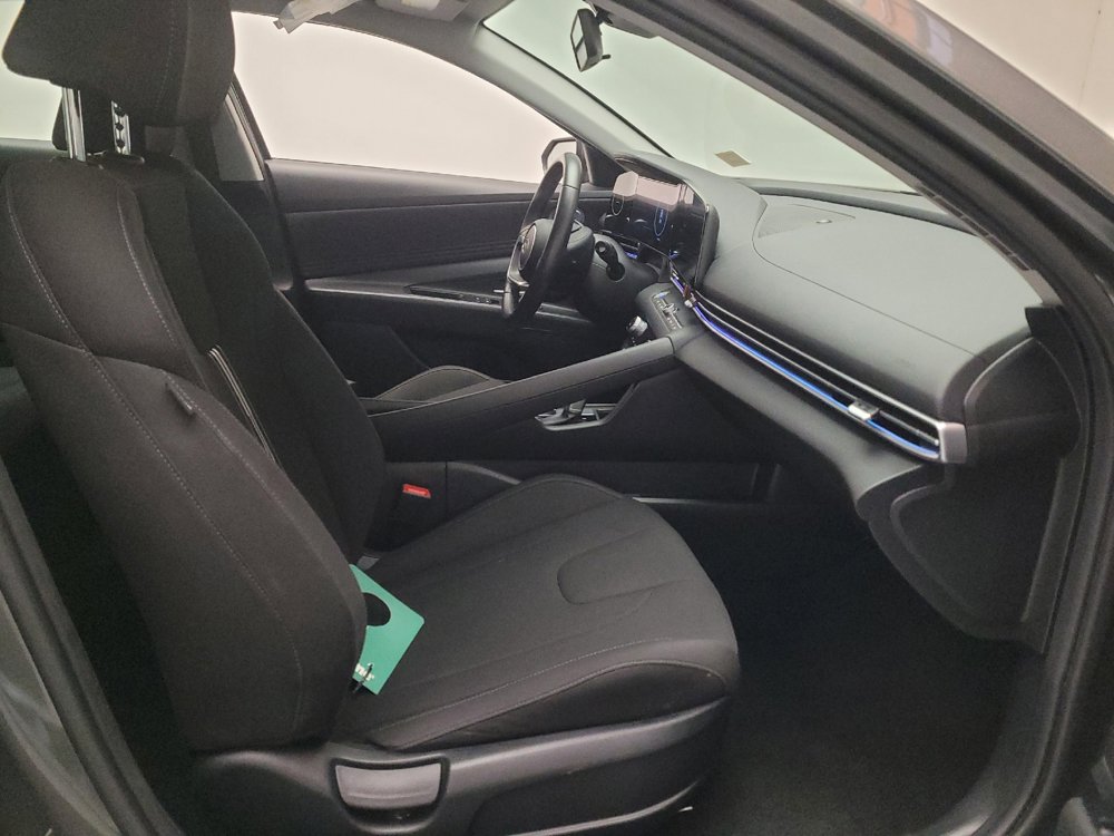 Used 2025 Hyundai Elantra SEL FWD image 21