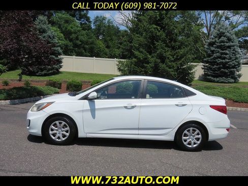 Used 2012 Hyundai Accent GLS FWD image 2