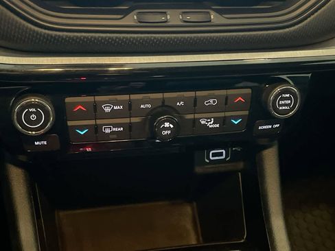 Used 2023 Jeep Compass Trailhawk image 18