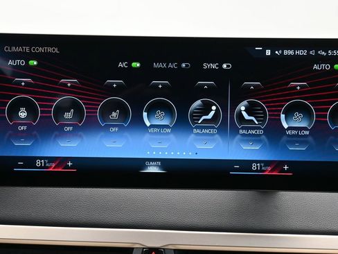 Used 2023 BMW iX xDrive50 w/ Sport Package image 18