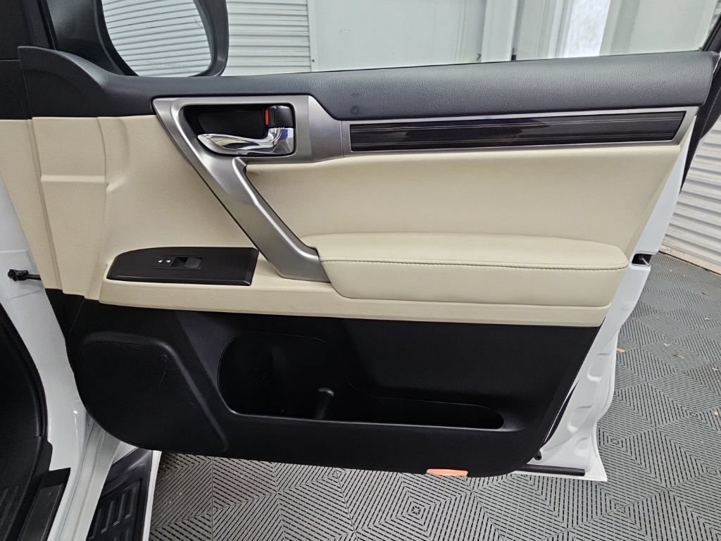 Used 2023 Lexus GX 460 Premium w/ Accessory Package AWD/4WD image 42