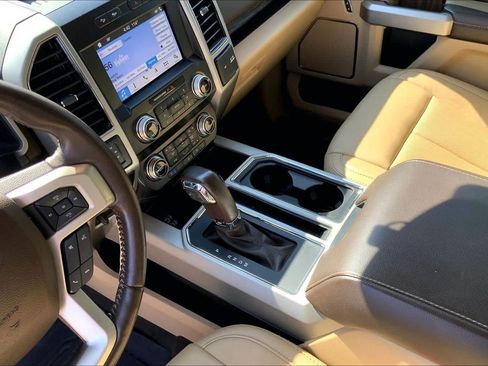 Used 2019 Ford F150 Lariat w/ Equipment Group 502A Luxury AWD/4WD image 17