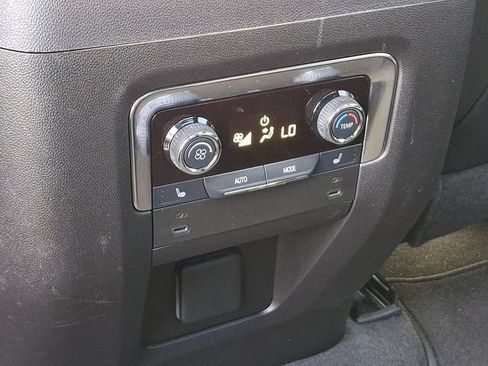 Used 2025 Chevrolet Tahoe High Country AWD/4WD image 19