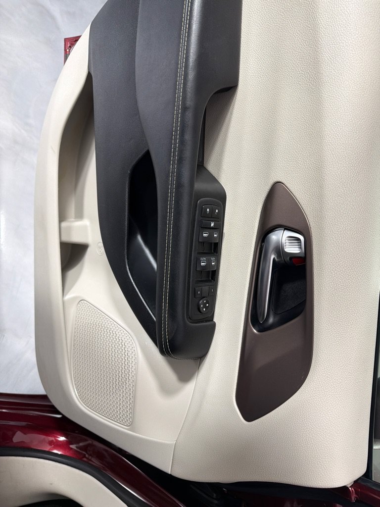 Used 2020 Chrysler Voyager Lxi FWD image 8