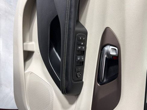 Used 2020 Chrysler Voyager Lxi FWD image 8