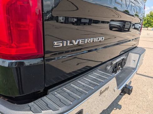 Used 2021 Chevrolet Silverado 1500 LTZ AWD/4WD image 4
