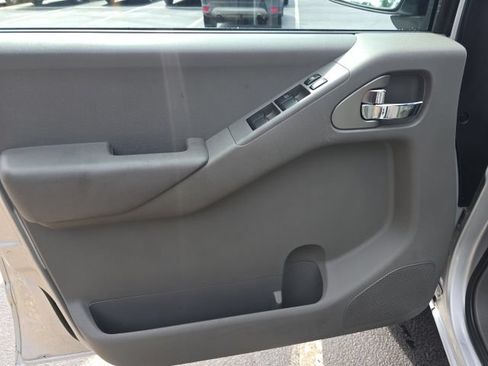 Used 2014 Nissan Frontier SV AWD/4WD image 14