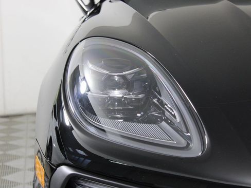Certified 2026 Porsche Macan image 11