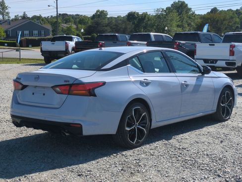 Used 2024 Nissan Altima 2.5 SR FWD image 10