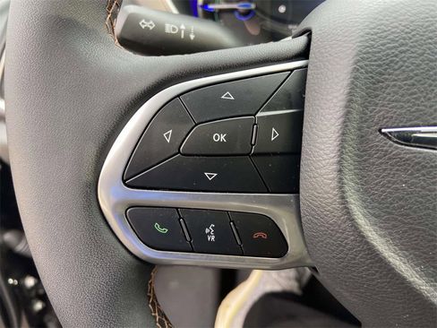 Used 2025 Chrysler Pacifica Pinnacle image 31