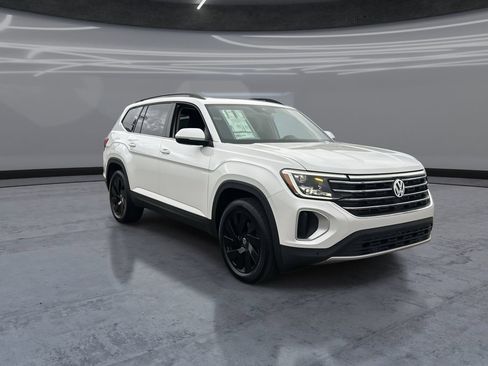 New 2026 Volkswagen Atlas SE FWD image 2