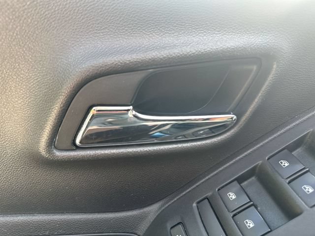 Used 2020 Chevrolet Trax LT w/ LT Convenience Package FWD image 46