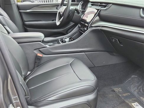 New 2025 Jeep Grand Cherokee Limited w/ Black Appearance Package image 25