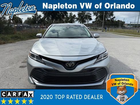 Used 2018 Toyota Camry LE image 2