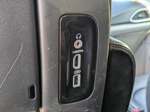 Used 2018 Chrysler Pacifica Limited w/ Advanced Safetytec Group image 16