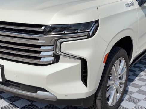 Certified 2024 Chevrolet Suburban High Country AWD/4WD image 12
