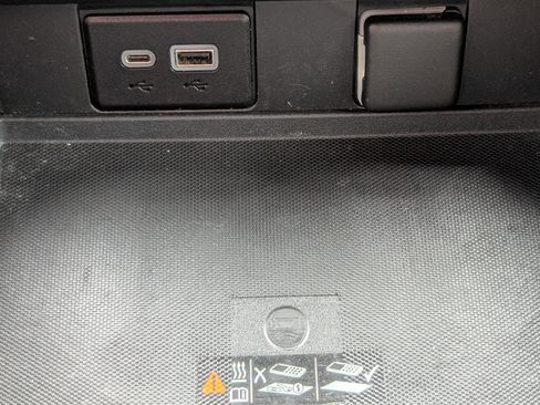 Used 2022 Chevrolet Tahoe LT w/ LT Signature Package image 22