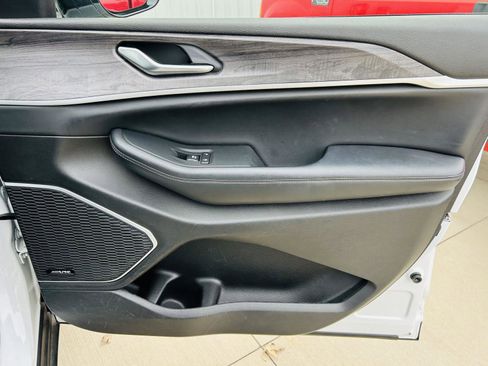 Used 2022 Jeep Grand Cherokee L Limited w/ Luxury Tech Group II image 38