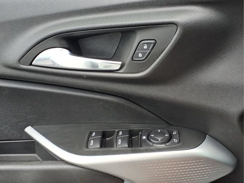 Used 2024 Chevrolet Trax RS w/ Sunroof Package FWD image 15