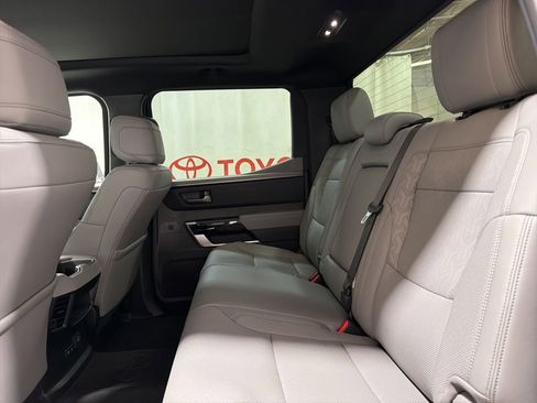 Used 2025 Toyota Tundra Limited AWD/4WD image 18
