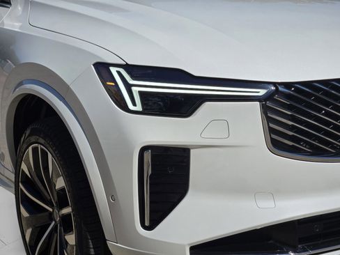 Certified 2025 Volvo XC90 T8 Plus w/ Protection Package Premier AWD/4WD image 38