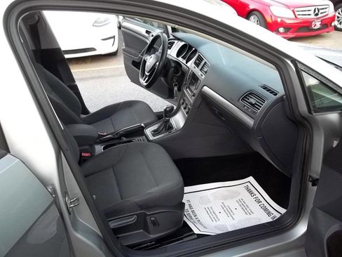 Used 2016 Volkswagen Golf S image 10