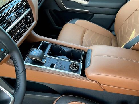 Used 2024 Nissan Pathfinder Platinum w/ Cargo Package image 17