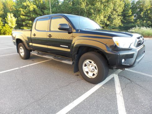 Used 2013 Toyota Tacoma PreRunner w/ SR5 Pkg RWD image 1