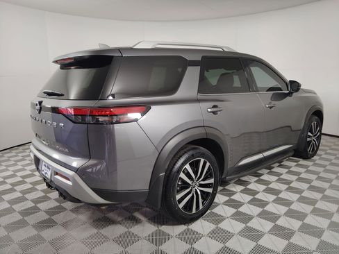 Used 2023 Nissan Pathfinder Platinum image 9