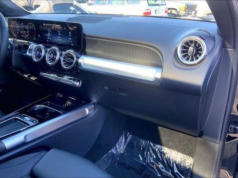 Used 2025 Mercedes-Benz GLB 250 4MATIC image 15