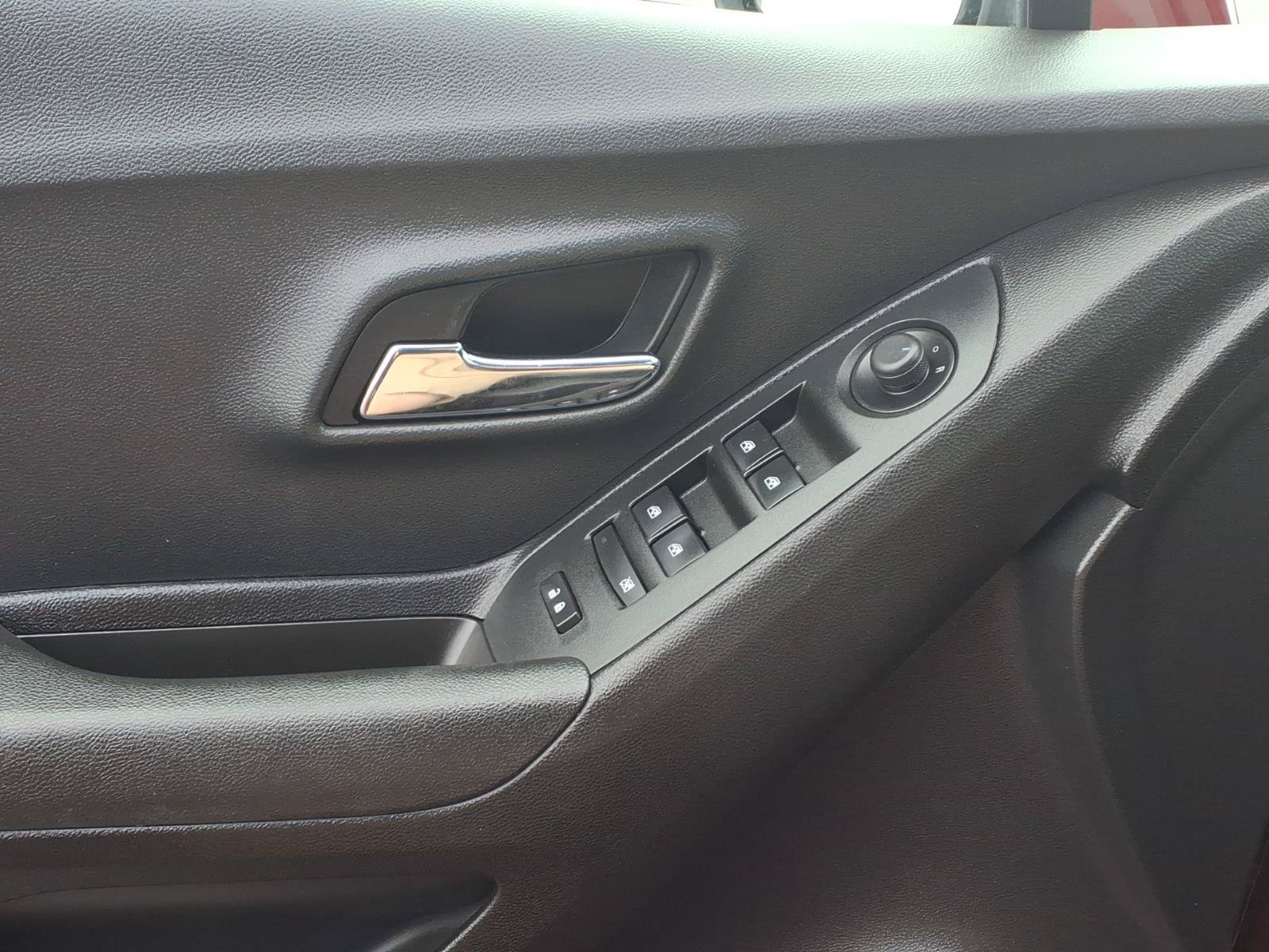 Used 2019 Chevrolet Trax LT w/ LT Convenience Package FWD image 22