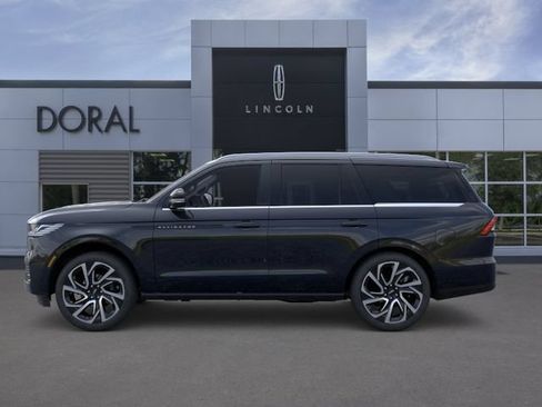 New 2026 Lincoln Navigator Black Label AWD/4WD image 3