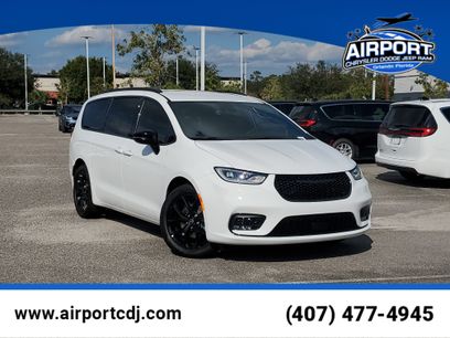 New 2026 Chrysler Pacifica Select