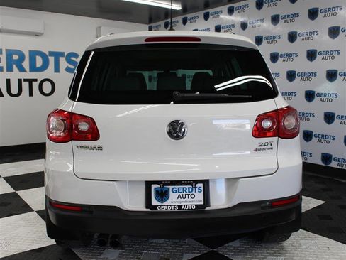 Used 2010 Volkswagen Tiguan SE image 3
