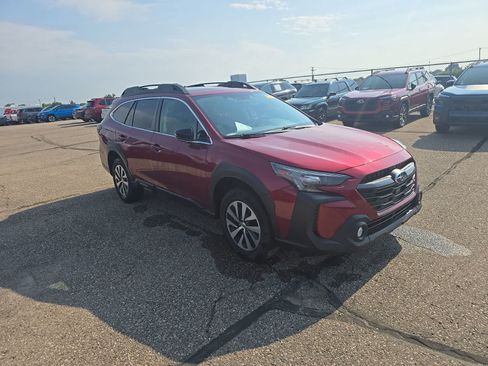 Used 2024 Subaru Outback Premium AWD/4WD image 2