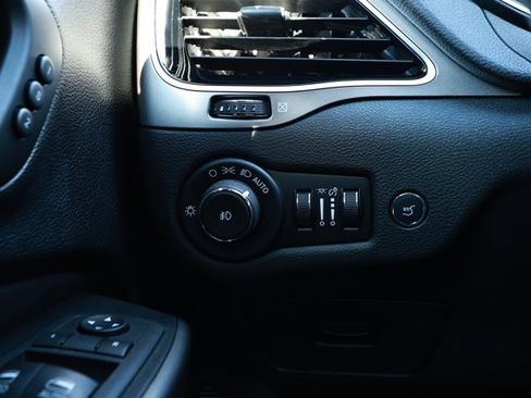 Used 2020 Jeep Cherokee Limited w/ Technology Group AWD/4WD image 15