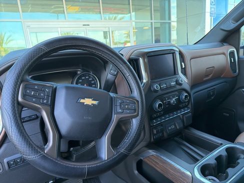 Used 2023 Chevrolet Silverado 2500 High Country w/ Z71 Off-Road Package image 9