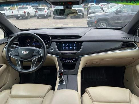 Used 2017 Cadillac XT5 FWD image 14