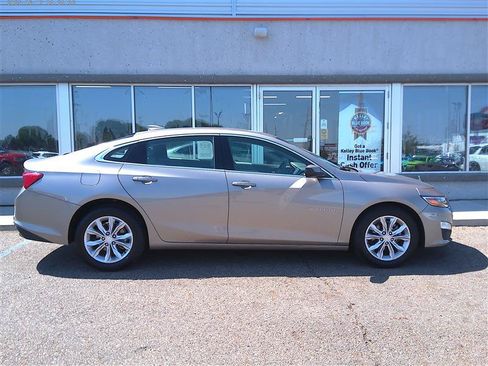 Used 2025 Chevrolet Malibu LT FWD image 4