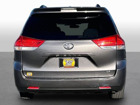 Used 2014 Toyota Sienna LE FWD image 4