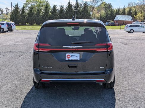 New 2026 Chrysler Pacifica Select AWD/4WD image 6