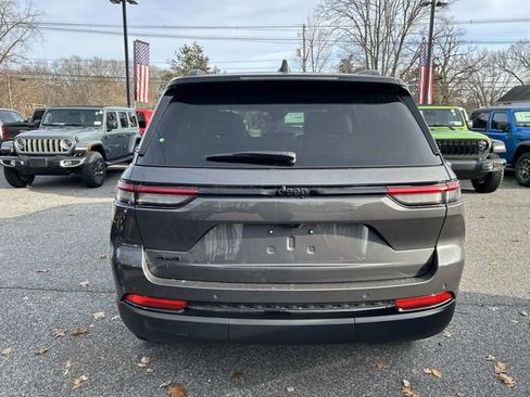New 2025 Jeep Grand Cherokee Altitude image 3