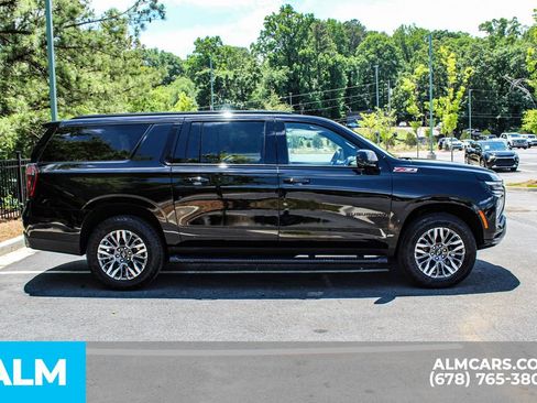 Used 2025 Chevrolet Suburban Z71 AWD/4WD image 9